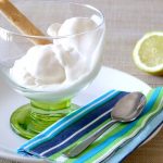 Helado de yogurt griego y limón