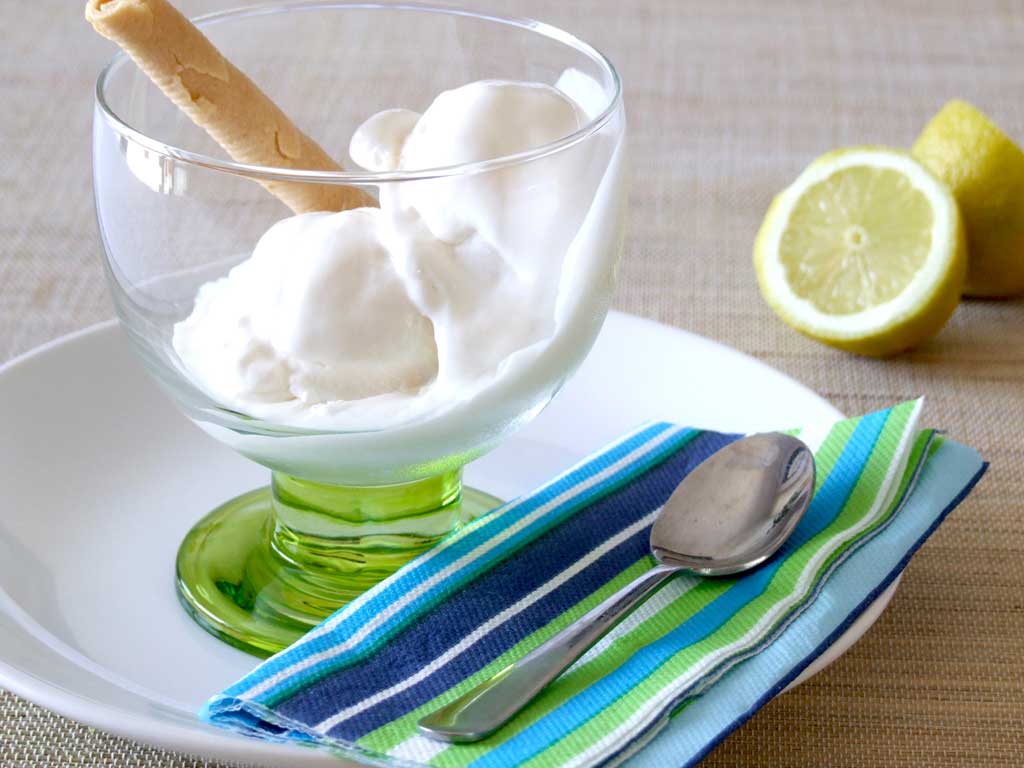 Helado de yogurt griego y limón